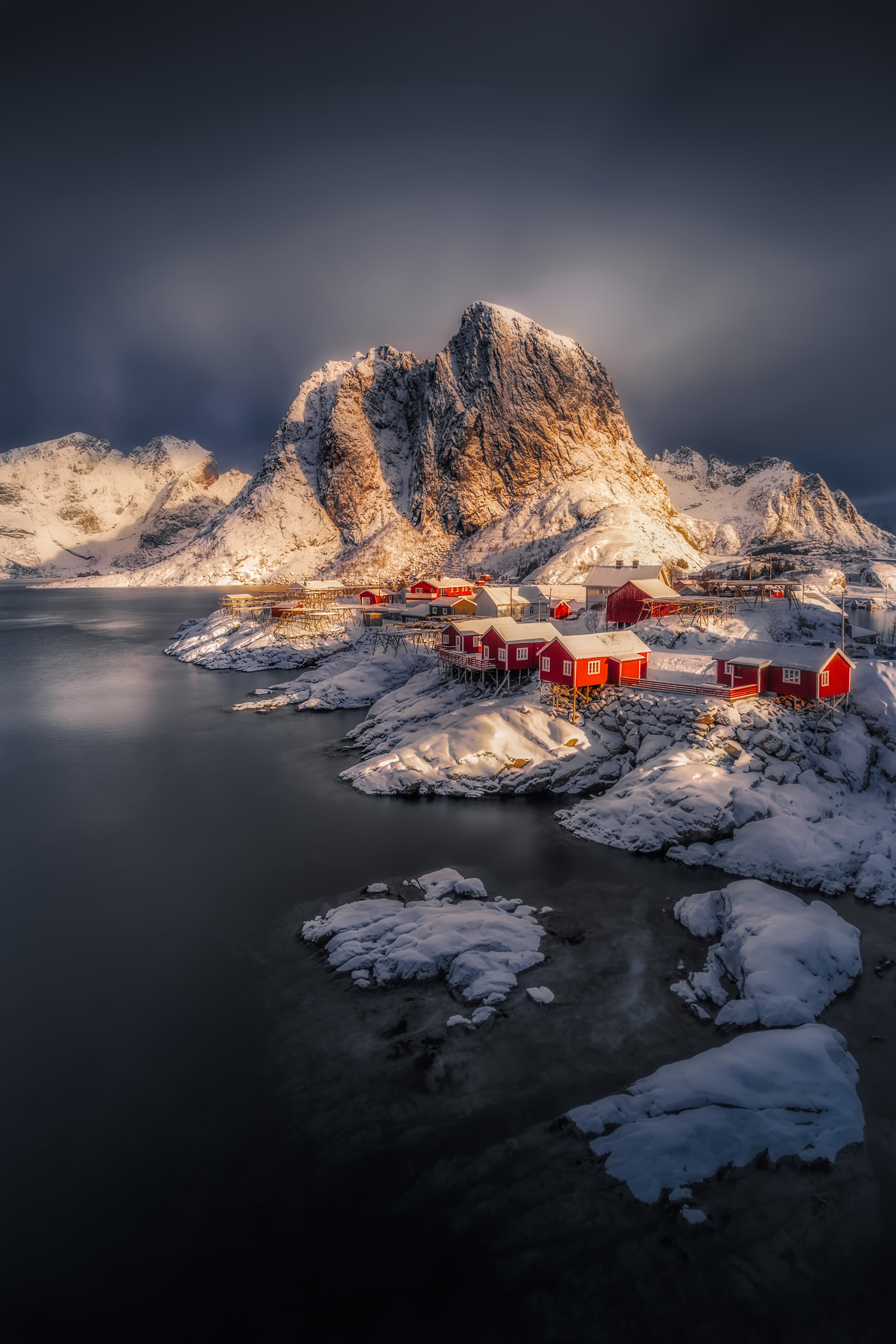 Hamnøy in White