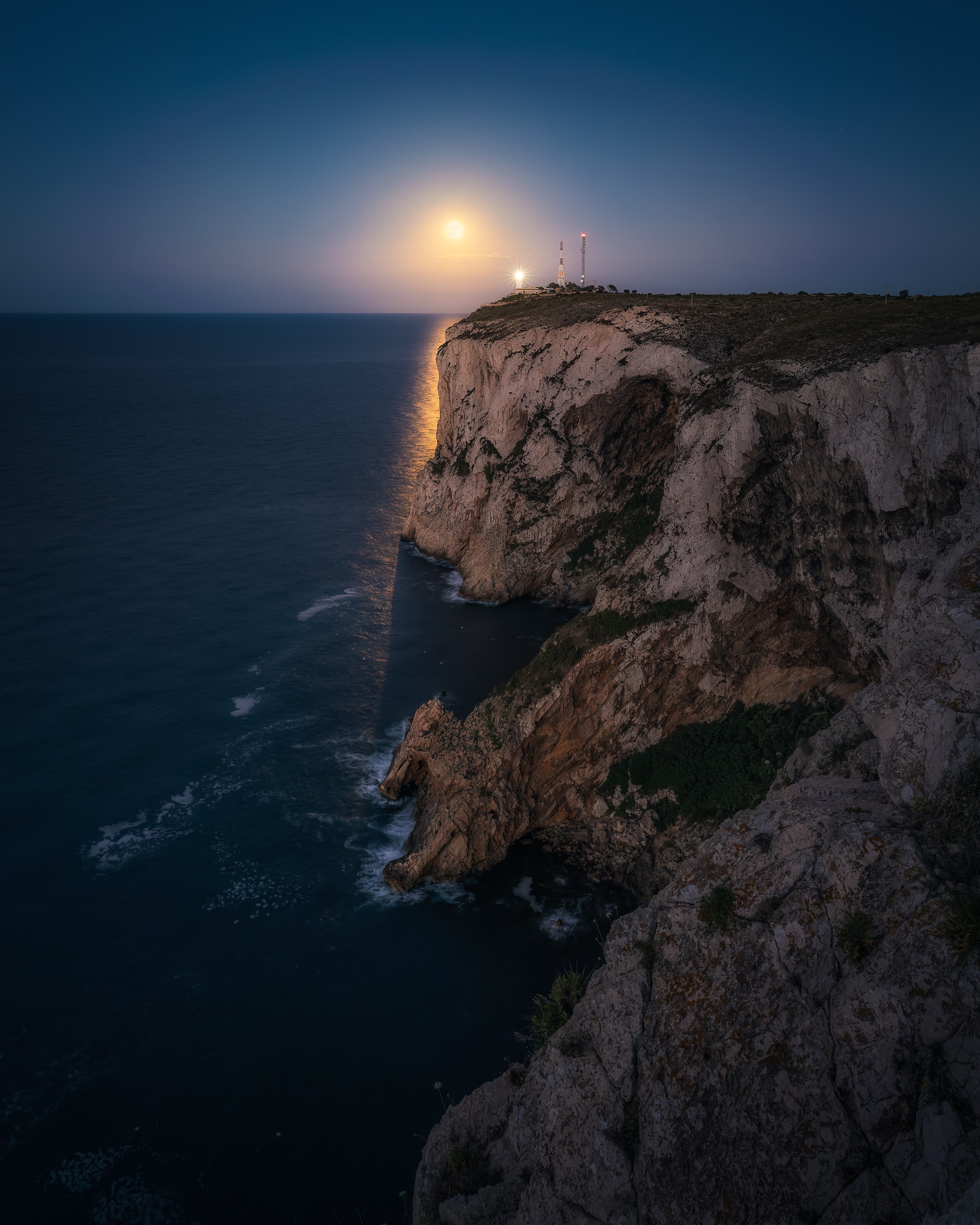 The Lighthouse and the Strawberry Moon (I)